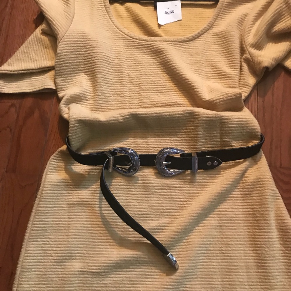 2/40$ NWT  stunning dress 👗 With belt!!